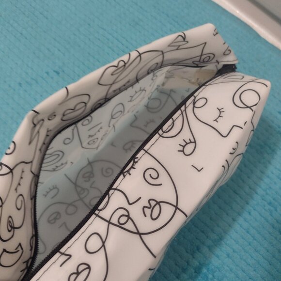 NEW makeup case, waterproof w/gussets - Picture 2 of 3